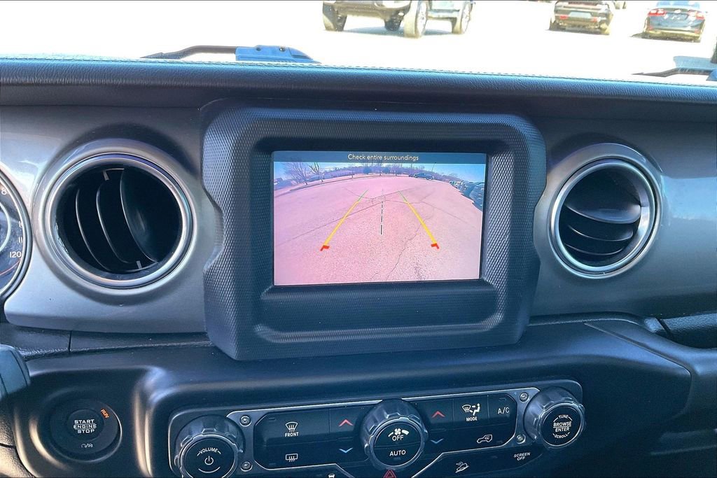 Used 2020 Jeep Wrangler Unlimited Sahara image 20