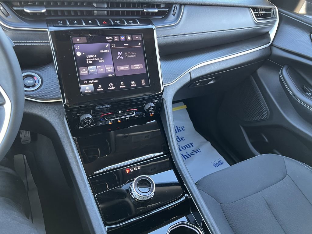 Certified 2023 Jeep Grand Cherokee Laredo image 12