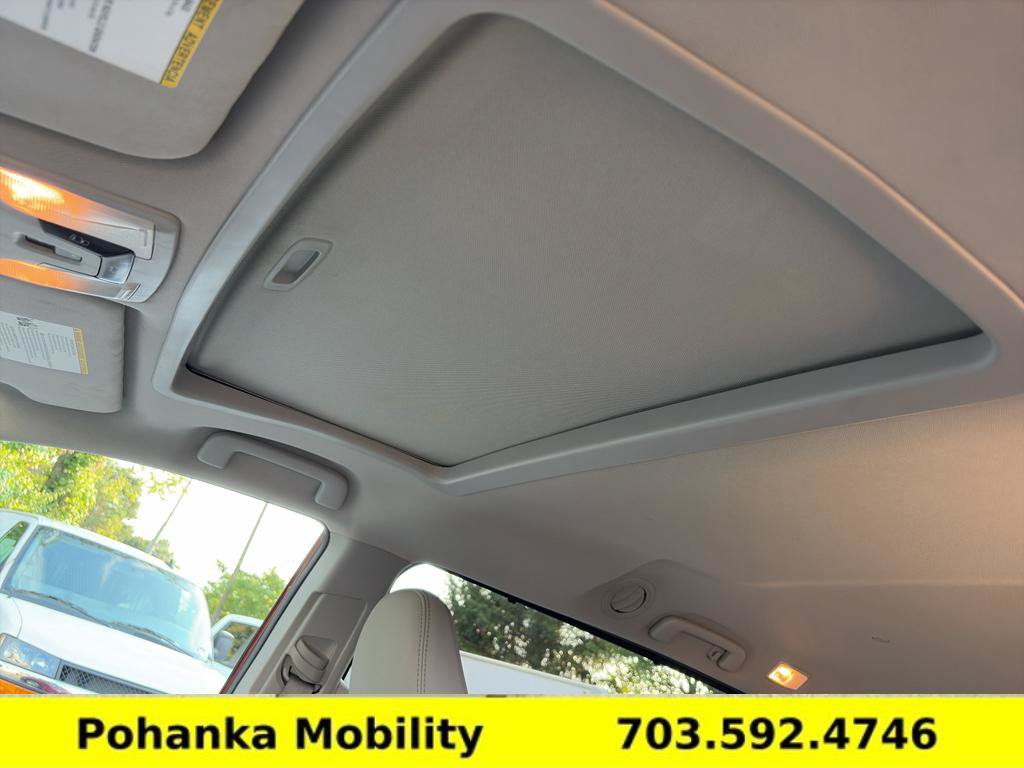 Used 2020 Toyota Sienna XLE w/ XLE Navigation Package FWD image 26