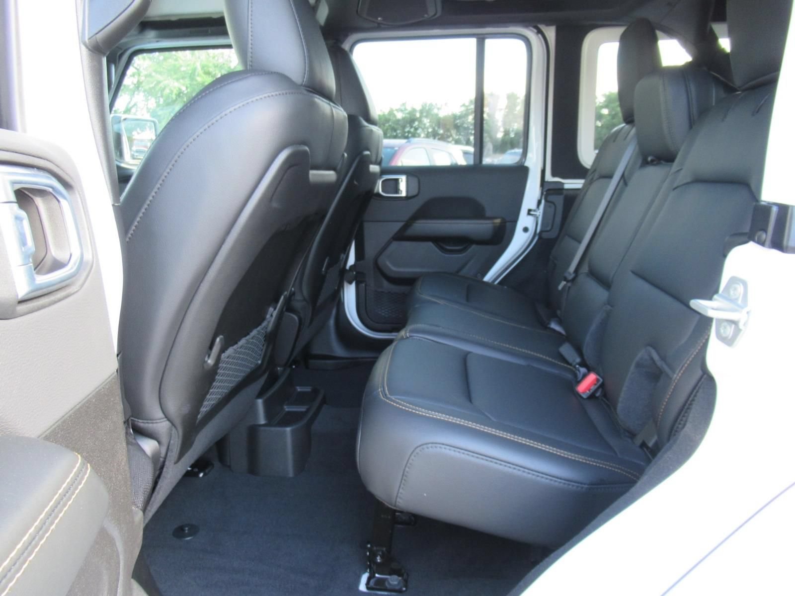 New 2026 Jeep Wrangler Unlimited Sahara AWD/4WD image 32