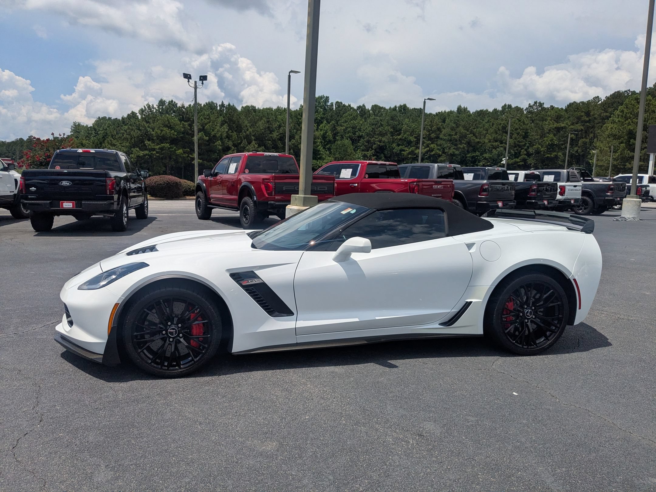 Used 2015 Chevrolet Corvette Z06 w/ 3LZ Preferred Equipment Group RWD image 8