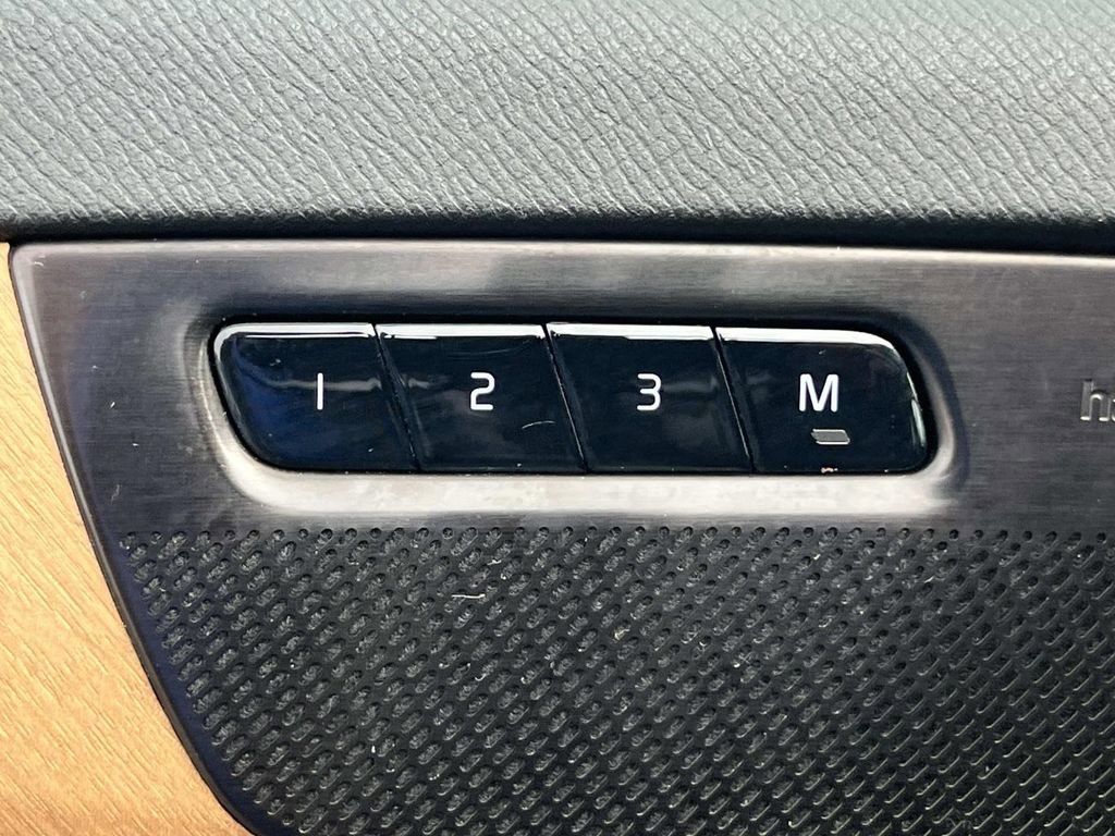 Used 2023 Volvo XC90 B6 Plus w/ Protection Package image 28