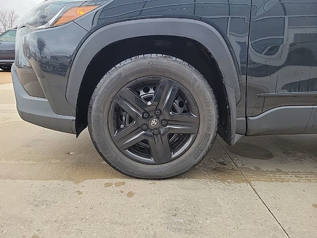 Used 2023 Toyota Corolla Cross L AWD/4WD image 15