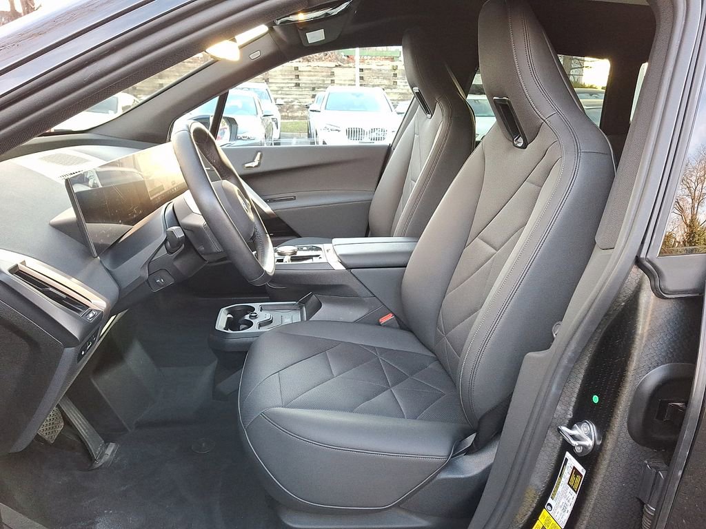Used 2024 BMW iX xDrive50 w/ Sport Package image 10