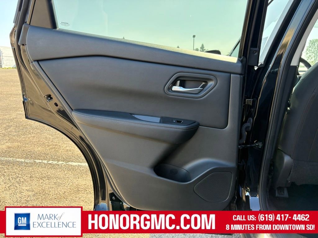 Used 2024 Nissan Rogue SV image 18