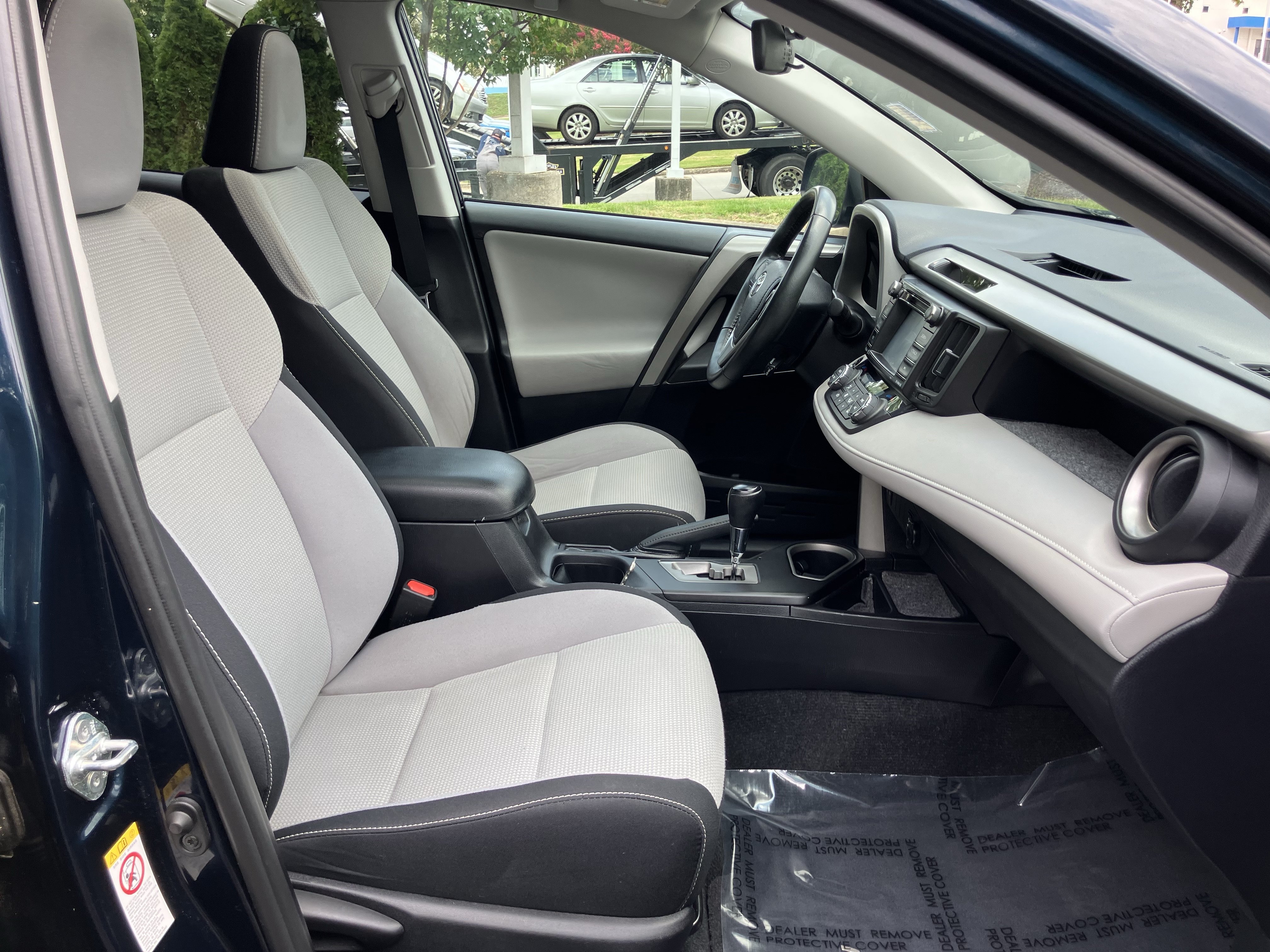 Used 2017 Toyota RAV4 XLE FWD image 35