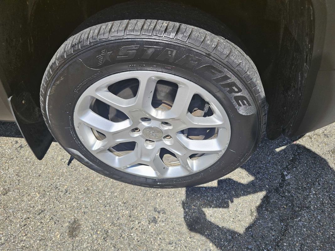 Used 2015 Jeep Renegade Latitude w/ Popular Equipment Group AWD/4WD image 15
