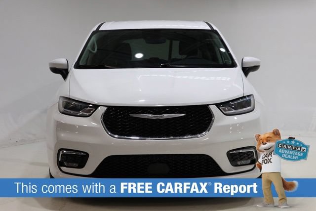 Used 2023 Chrysler Pacifica Touring-L FWD image 2