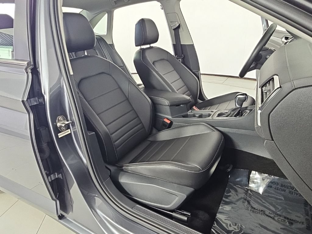 Used 2023 Volkswagen Jetta SE w/ Panoramic Sunroof Package FWD image 19