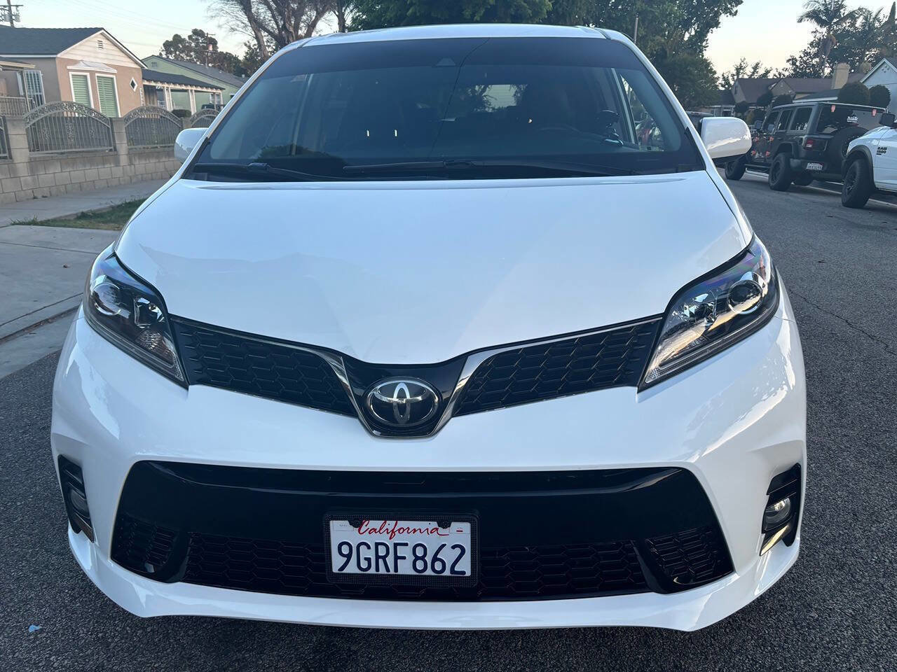 Used 2020 Toyota Sienna SE w/ Carpet Mat Package FWD image 5