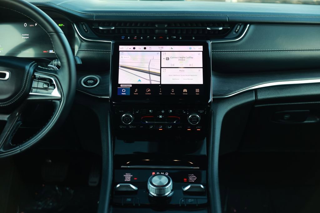 Used 2023 Jeep Grand Cherokee Overland w/ Advanced Protech Group III AWD/4WD image 29