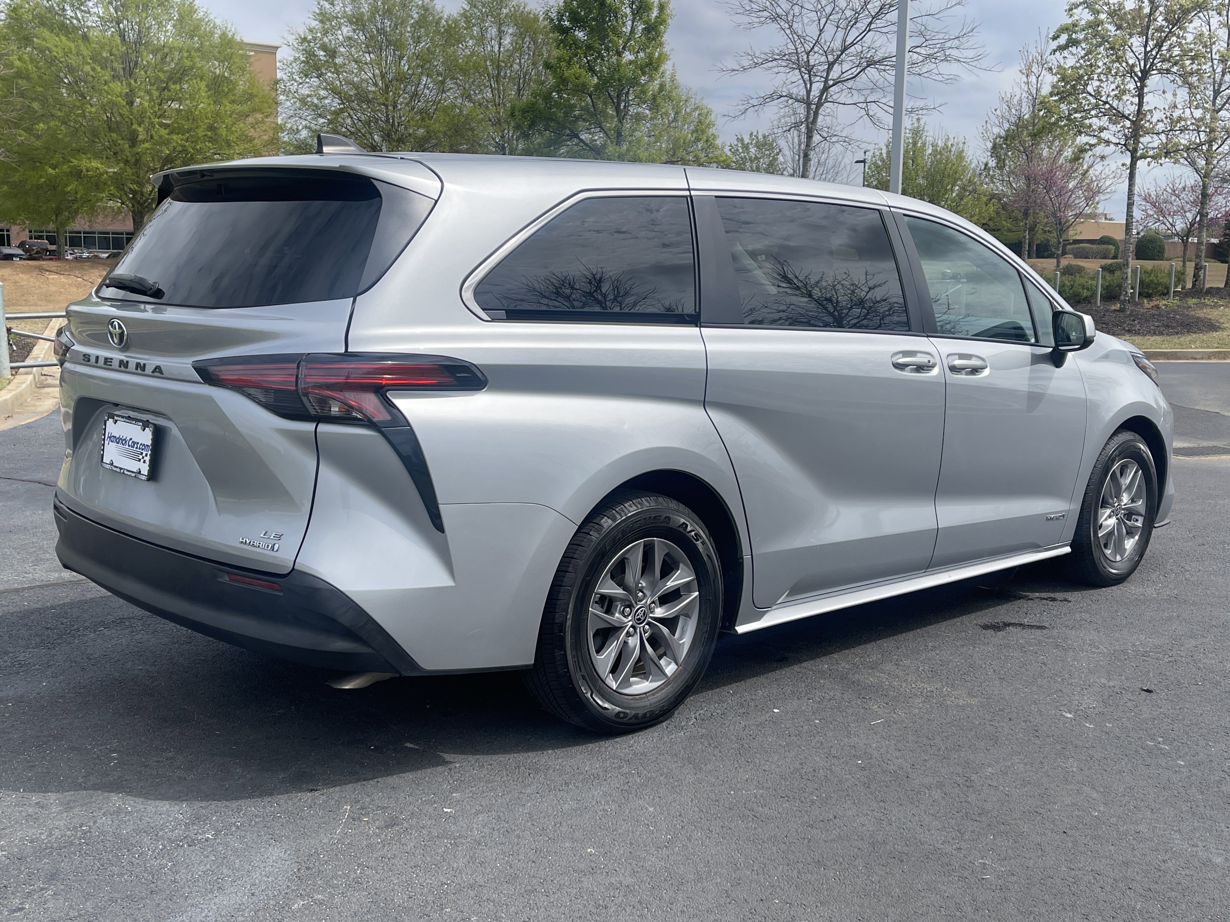 Used 2021 Toyota Sienna LE image 9