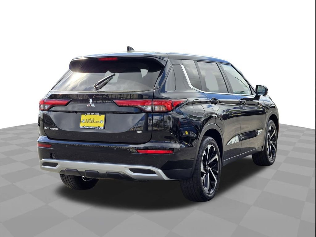 Used 2024 Mitsubishi Outlander SE Black Edition image 4