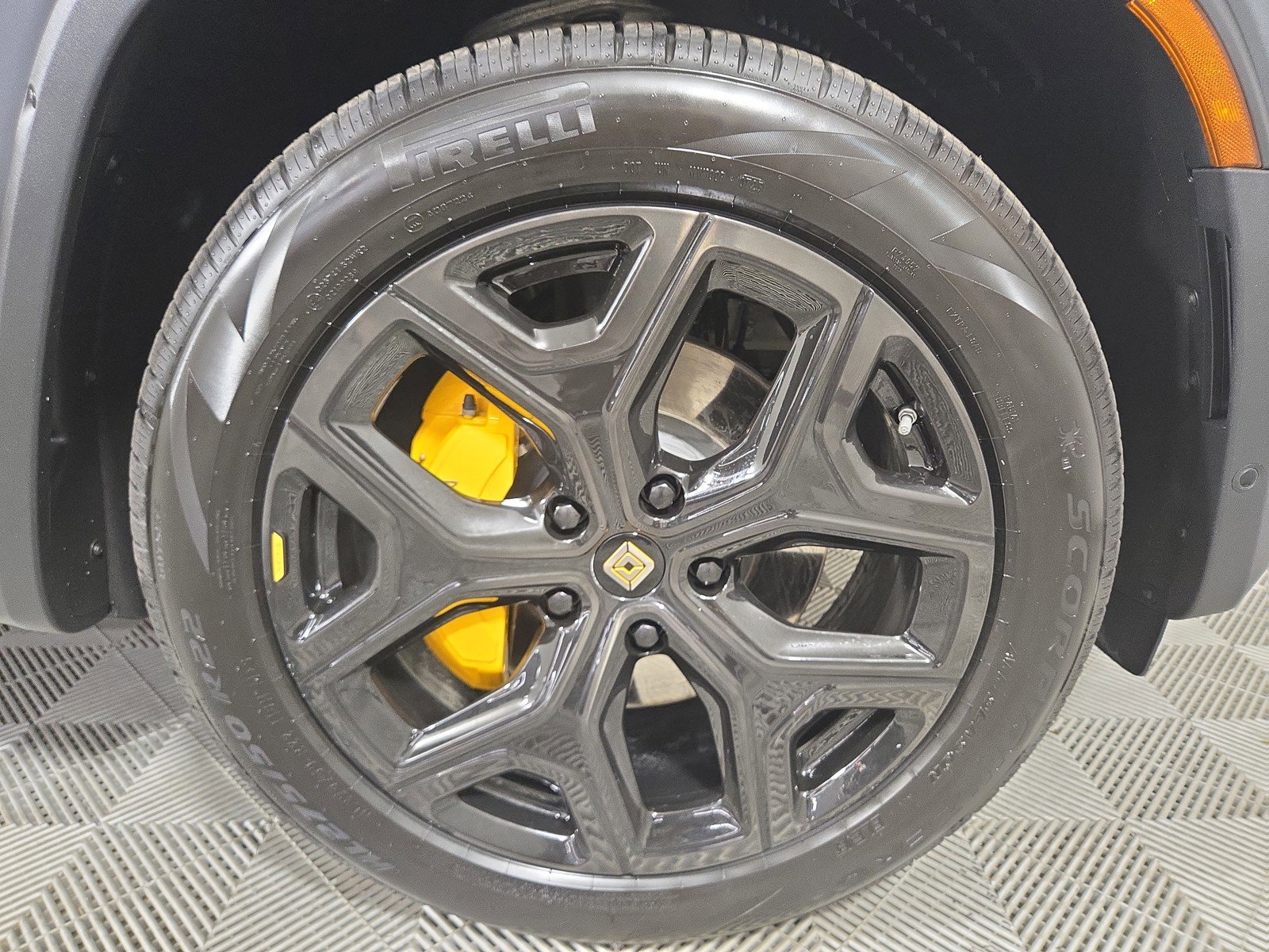 Used 2022 Rivian R1S Launch Edition image 11