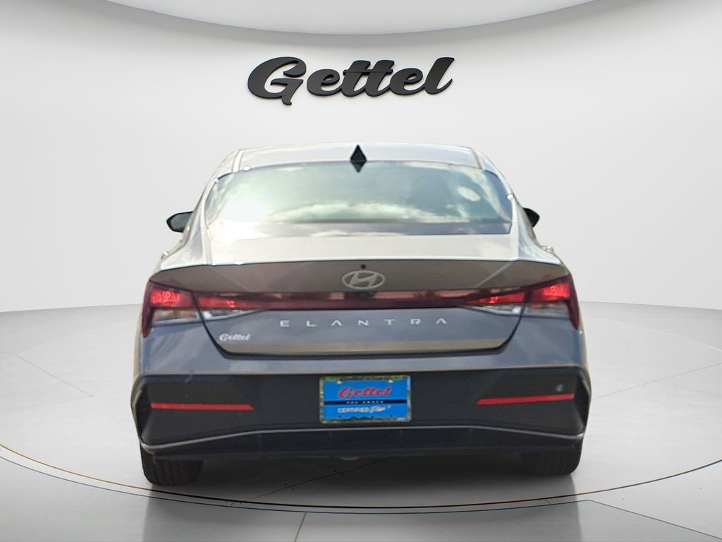 Used 2024 Hyundai Elantra SEL FWD image 13