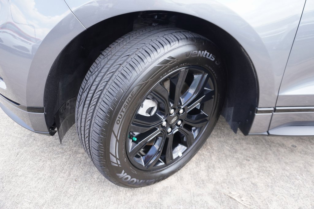 Used 2024 Ford Edge SE w/ Black Appearance Package image 30