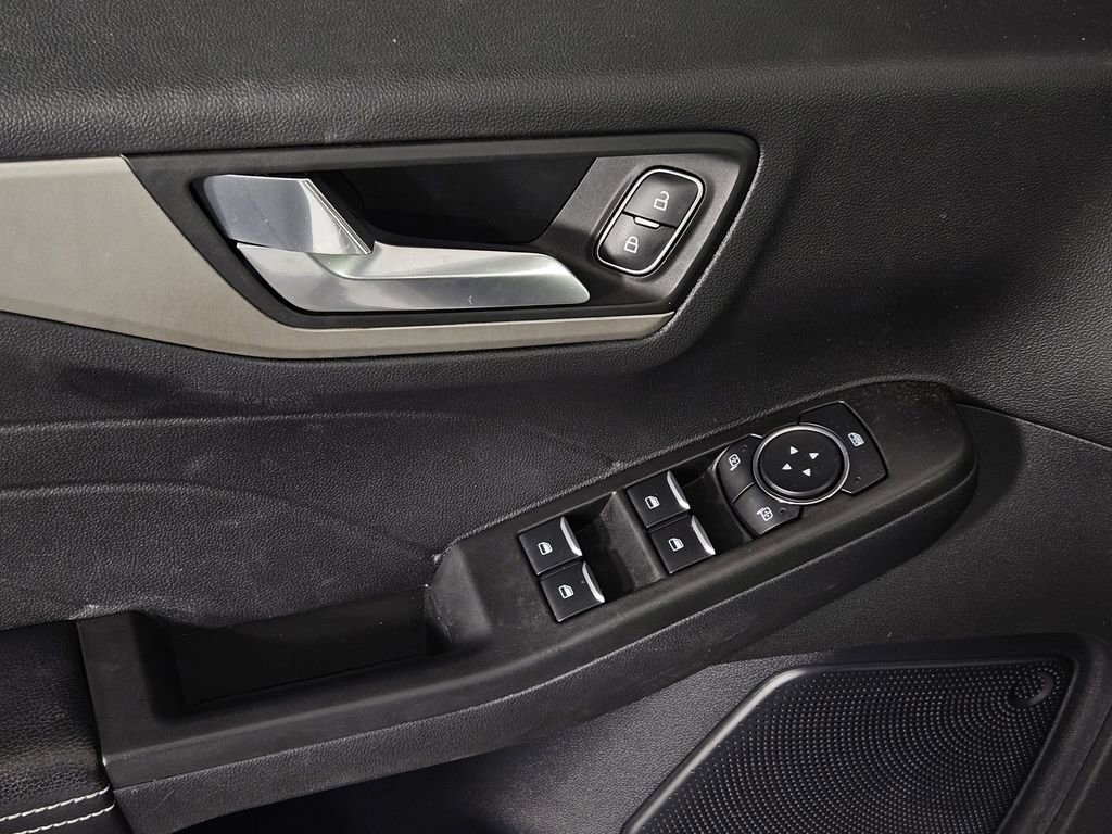 Used 2021 Ford Escape SE w/ SE Sport Appearance Package image 26