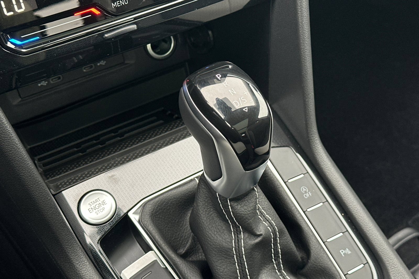 New 2026 Volkswagen Taos SE FWD image 21