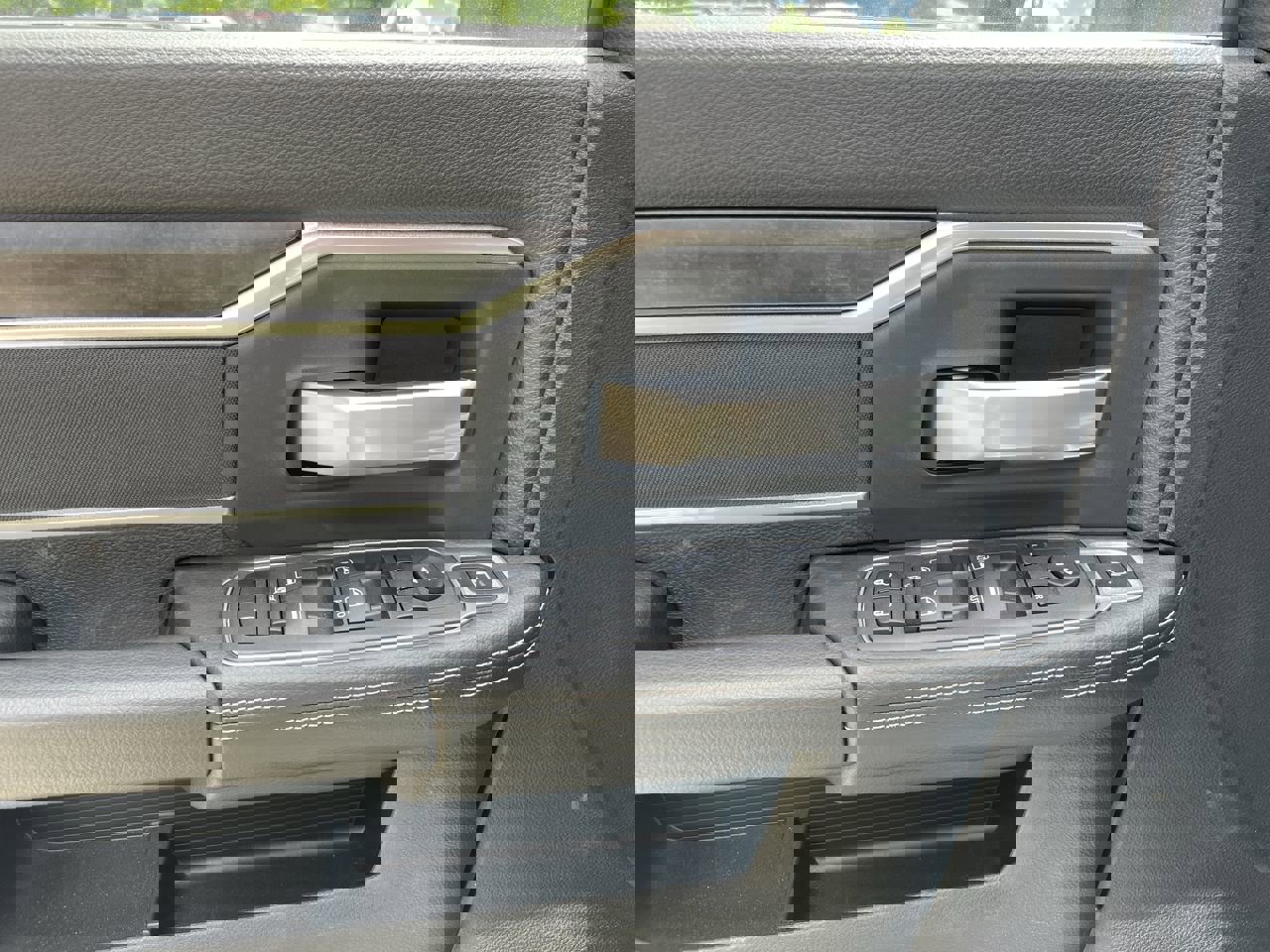 Used 2024 RAM 4500 SLT w/ Quick Order Package 2YG SLT image 13