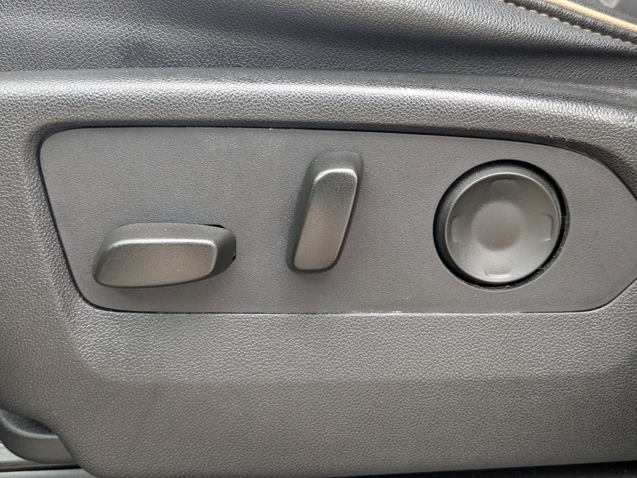 Used 2023 Chevrolet Suburban Premier image 21