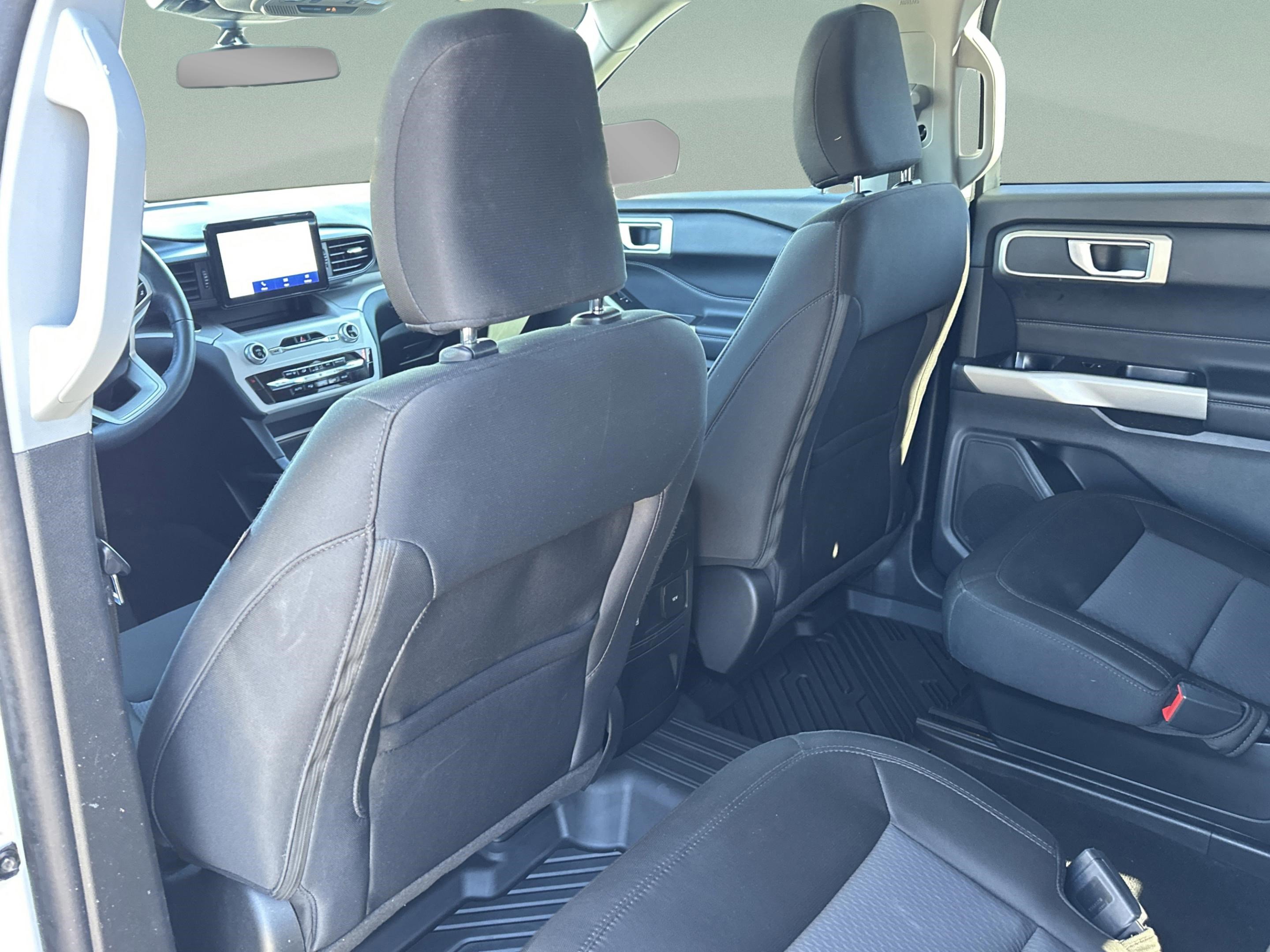 Used 2023 Ford Explorer XLT image 28