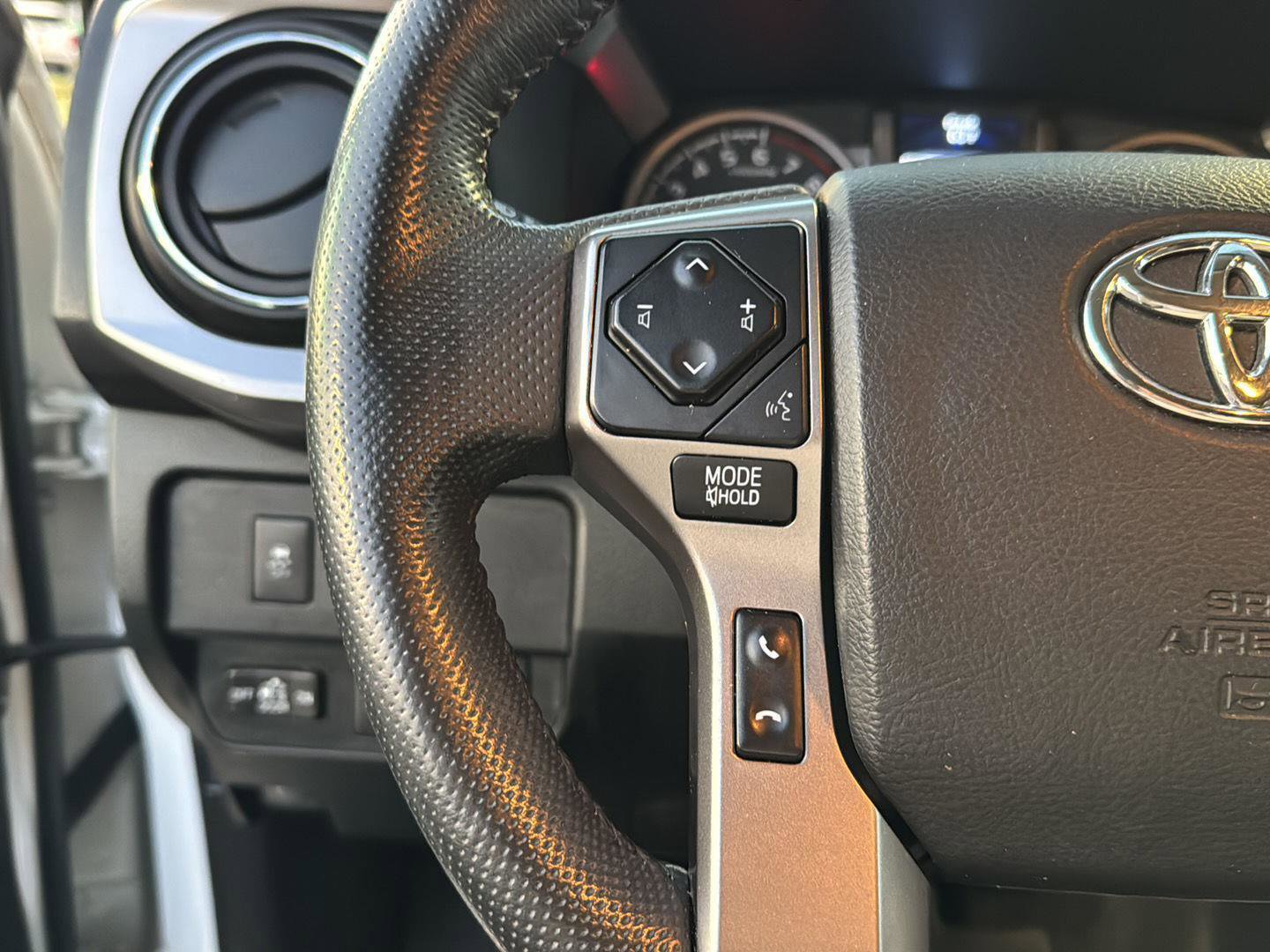 Certified 2022 Toyota Tacoma SR5 image 18