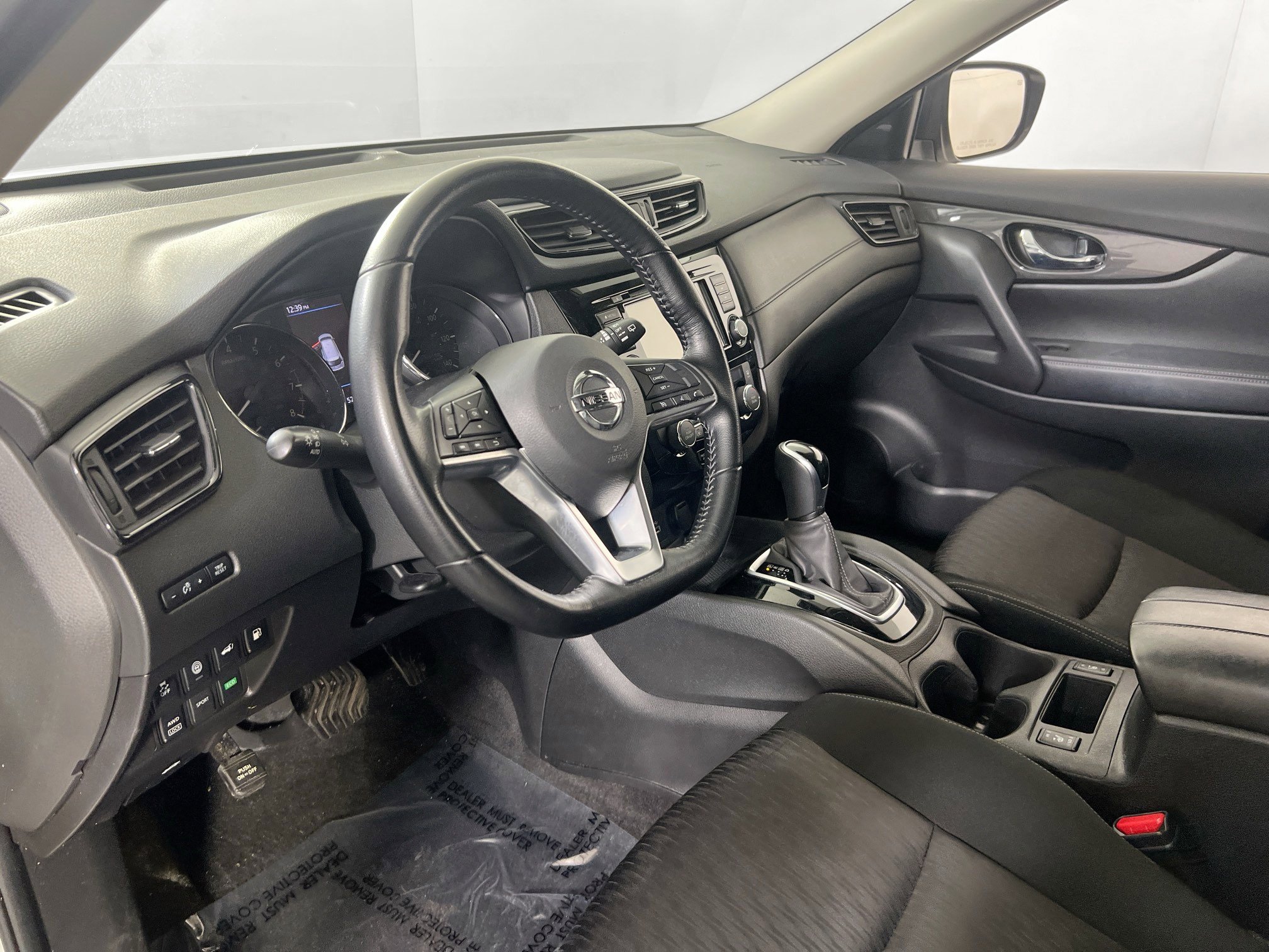 Used 2020 Nissan Rogue SV image 9