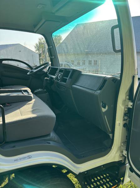 Used 2019 Isuzu NPR image 23