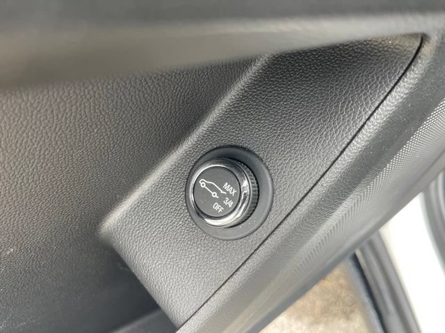 Used 2023 Chevrolet Traverse LT FWD image 15