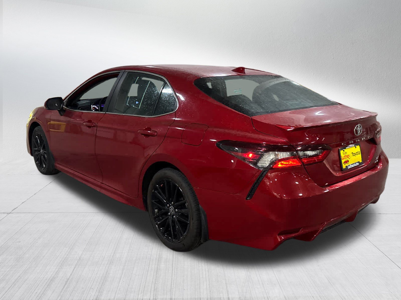 Used 2023 Toyota Camry SE AWD/4WD image 4