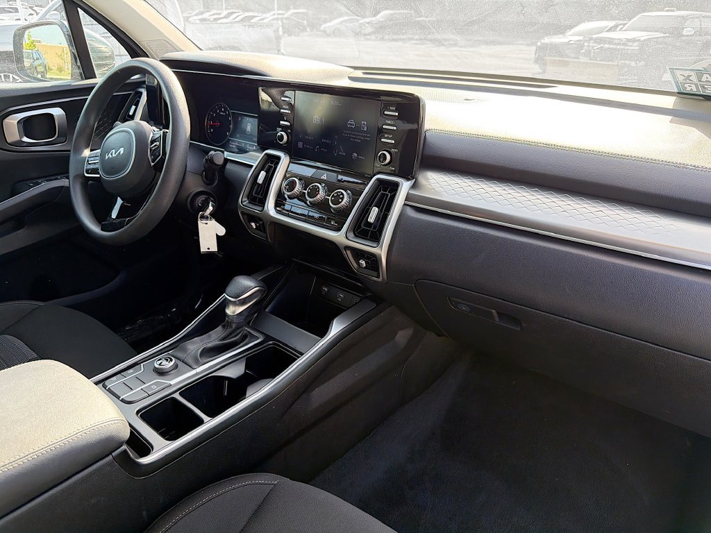 Used 2022 Kia Sorento LX FWD image 33
