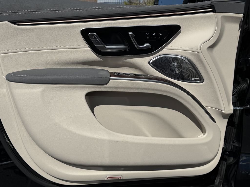 New 2026 Mercedes-Benz EQS 400 4MATIC SUV image 18