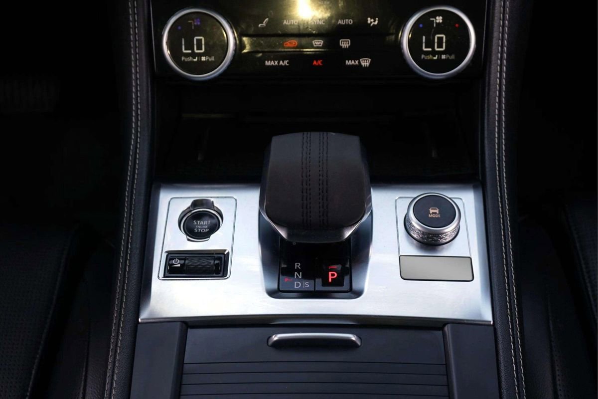 Used 2024 Jaguar F-PACE R-Dynamic S image 25