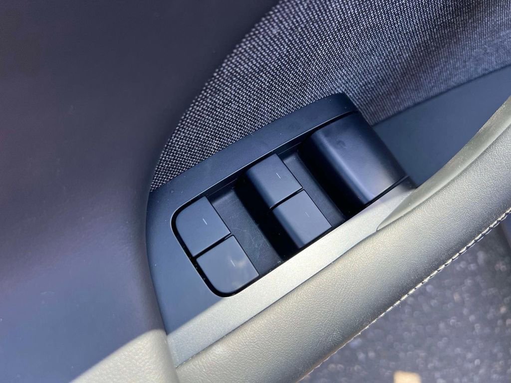 Used 2023 Tesla Model X AWD/4WD image 18