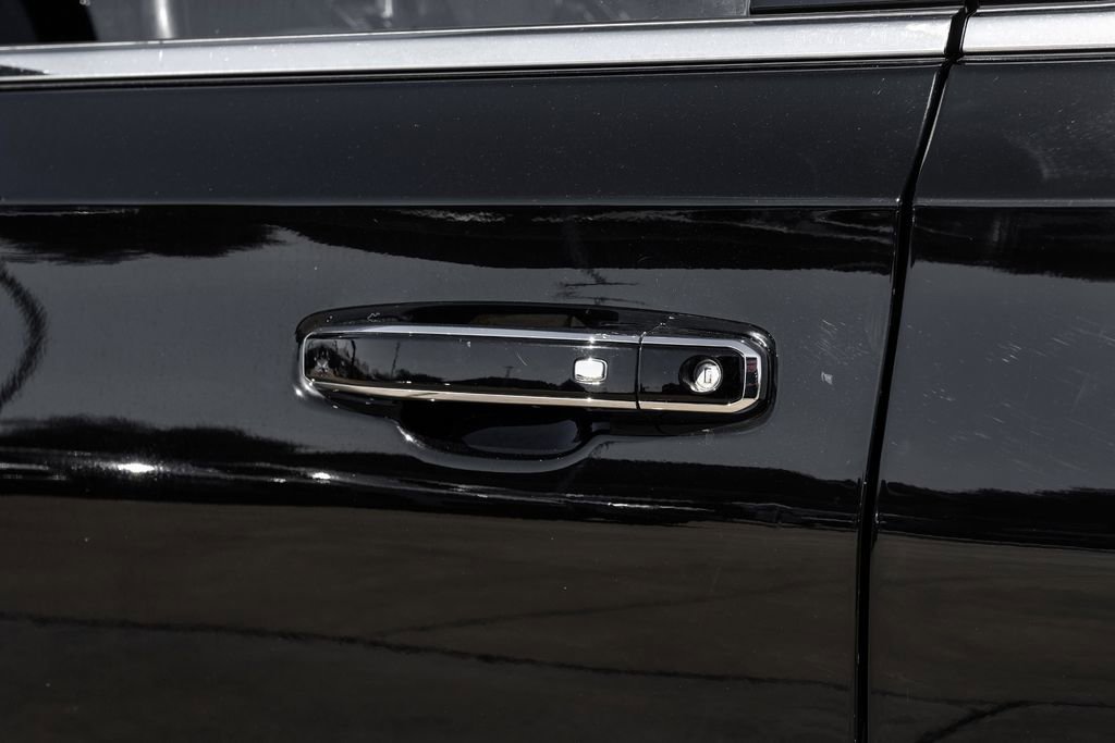 Used 2024 Chevrolet Suburban Premier image 38