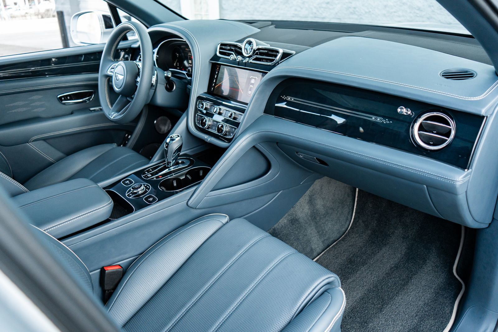 Certified 2023 Bentley Bentayga Extended Wheelbase image 2