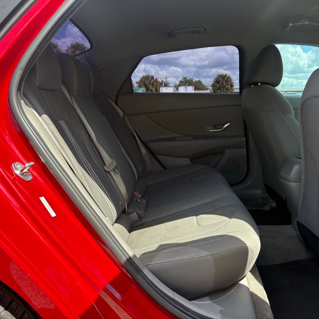 Used 2023 Hyundai Elantra SEL w/ Convenience Package image 14