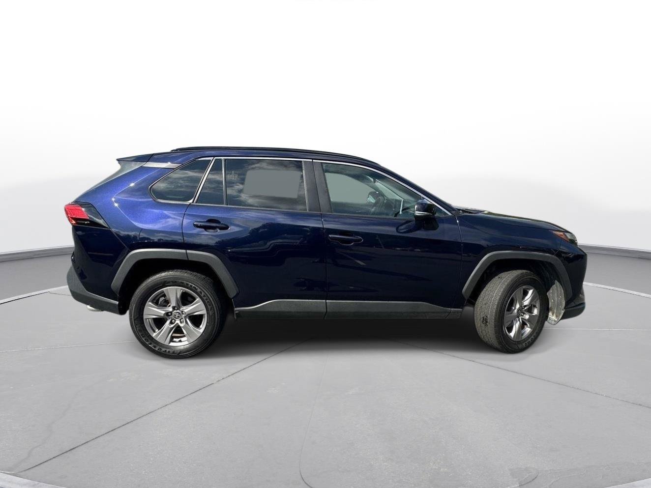 Used 2023 Toyota RAV4 XLE w/ Convenience Package FWD image 5