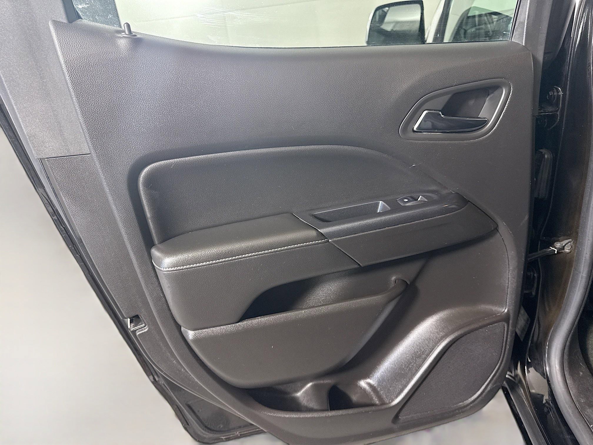 Used 2016 GMC Canyon SLT w/ Driver Alert Package image 25