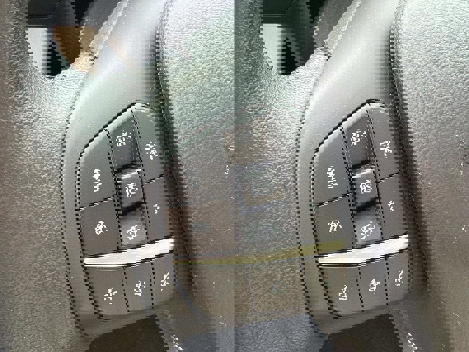 Used 2020 Ford Escape Titanium image 6