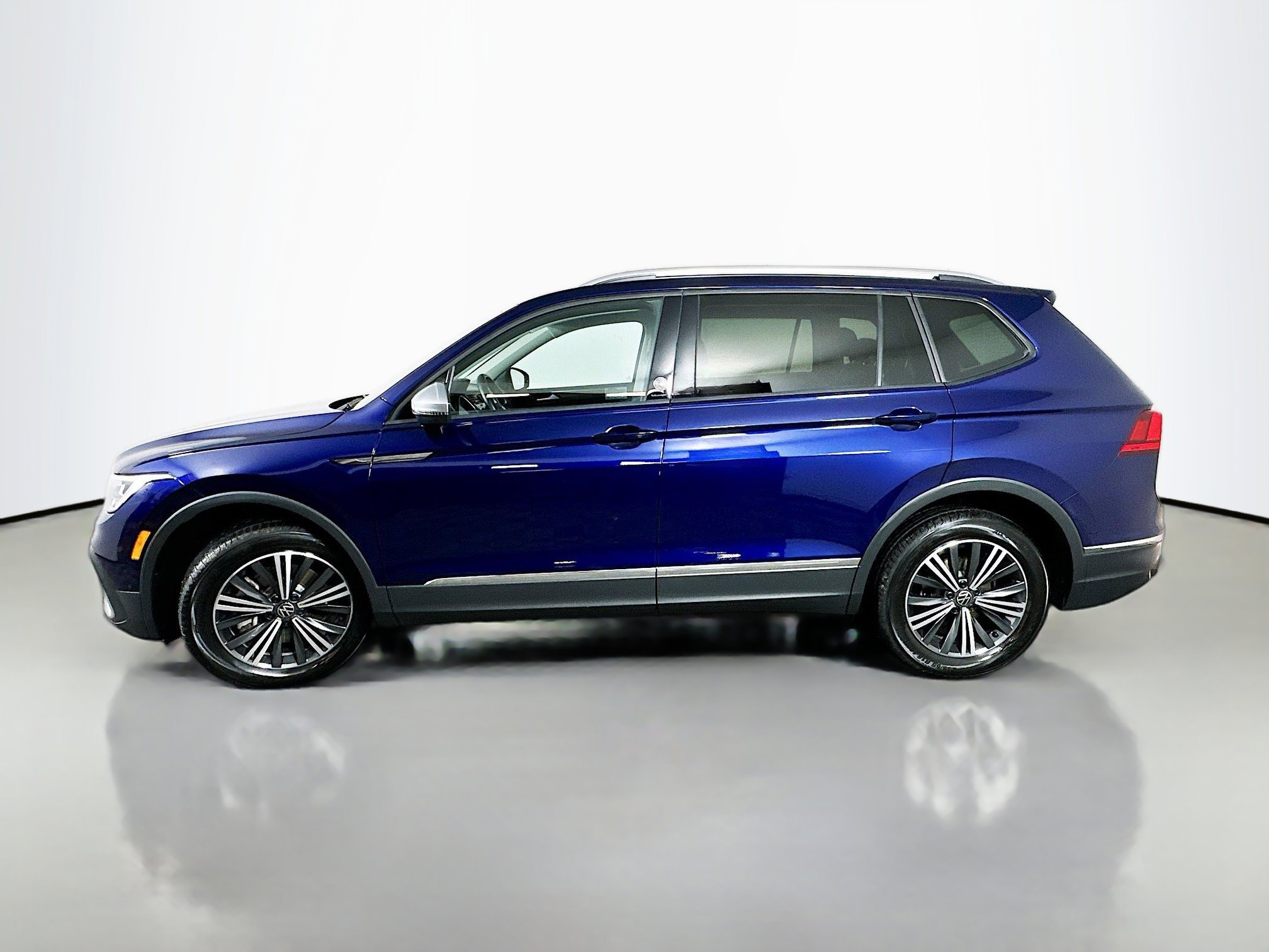 Used 2024 Volkswagen Tiguan Wolfsburg Edition image 4