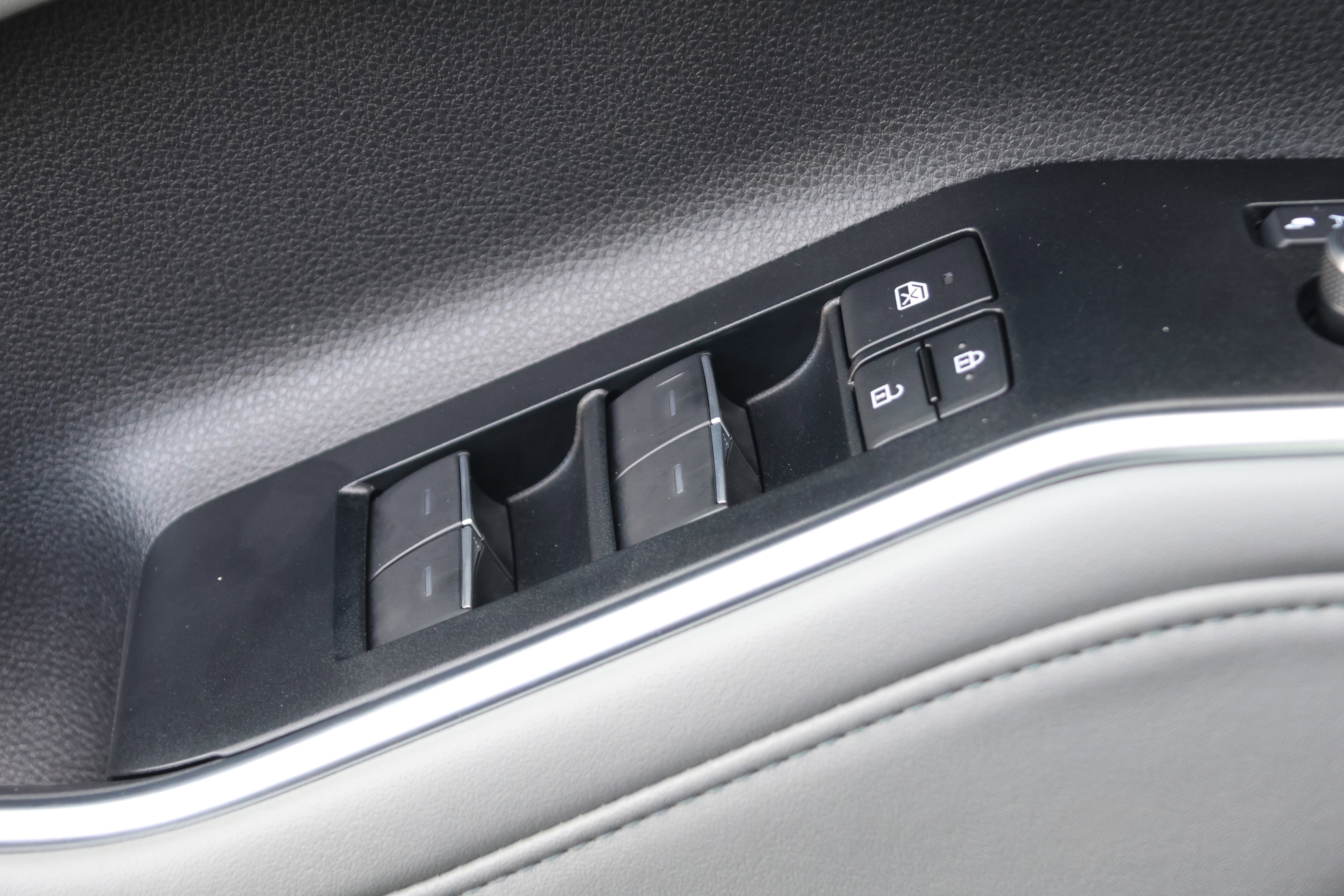 Used 2025 Toyota Highlander Limited image 14