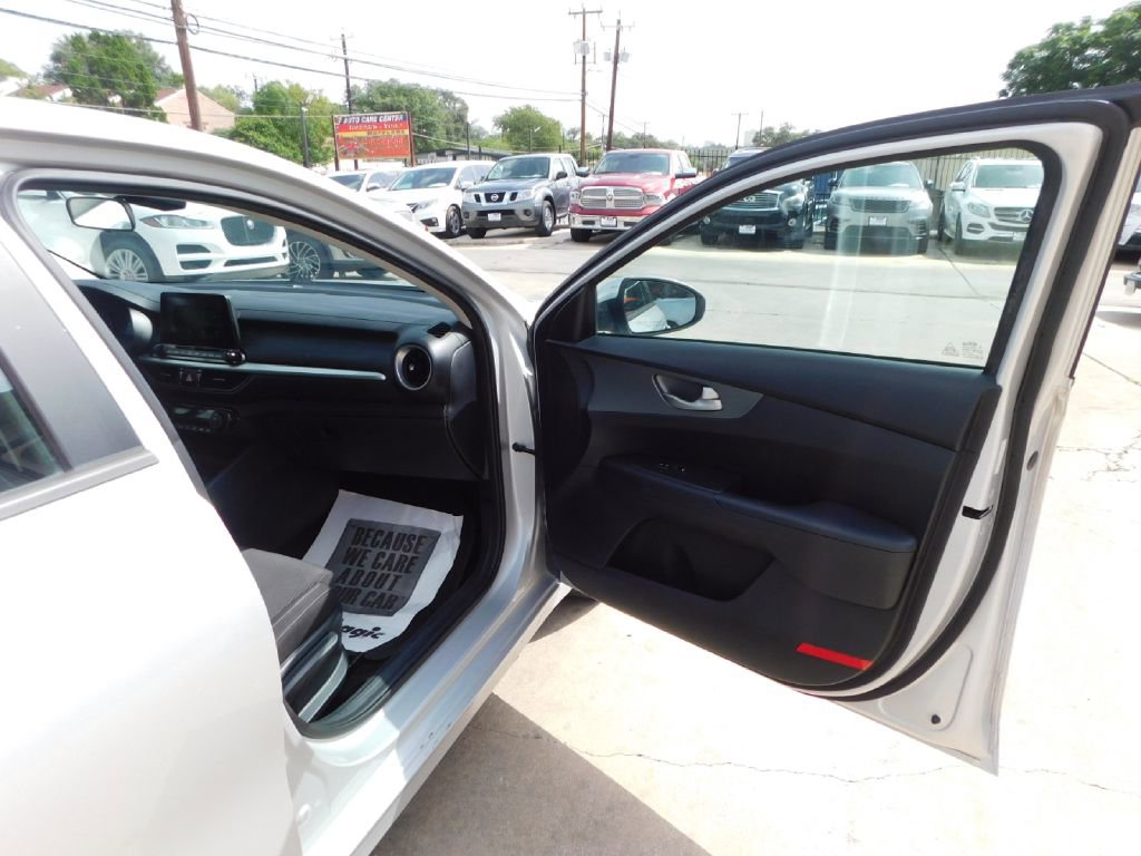 Used 2019 Kia Forte LXS image 38