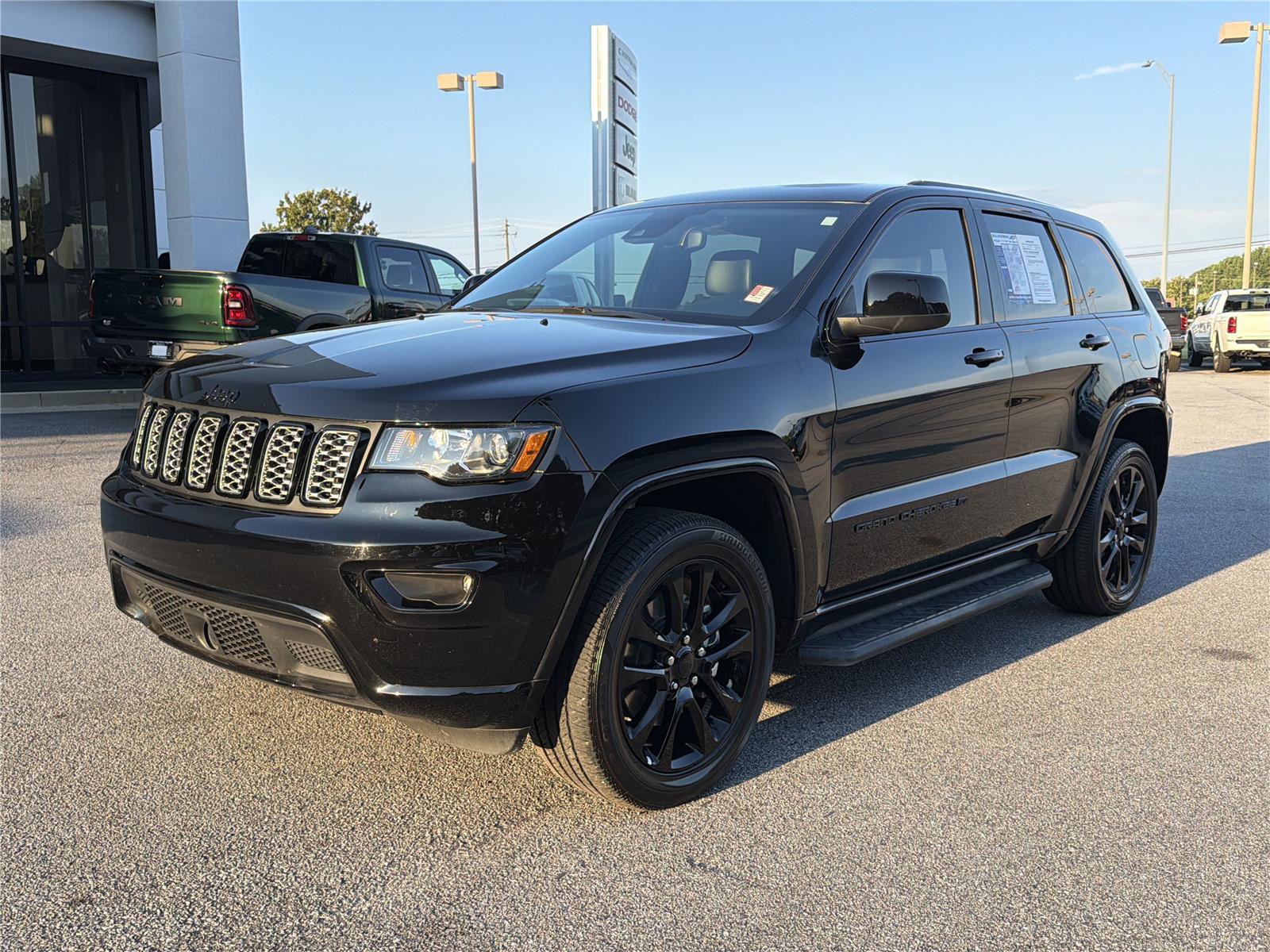 Used 2022 Jeep Grand Cherokee Laredo X AWD/4WD video 2
