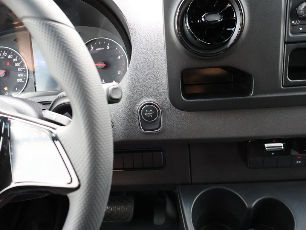 New 2025 Mercedes-Benz Sprinter 2500 image 30
