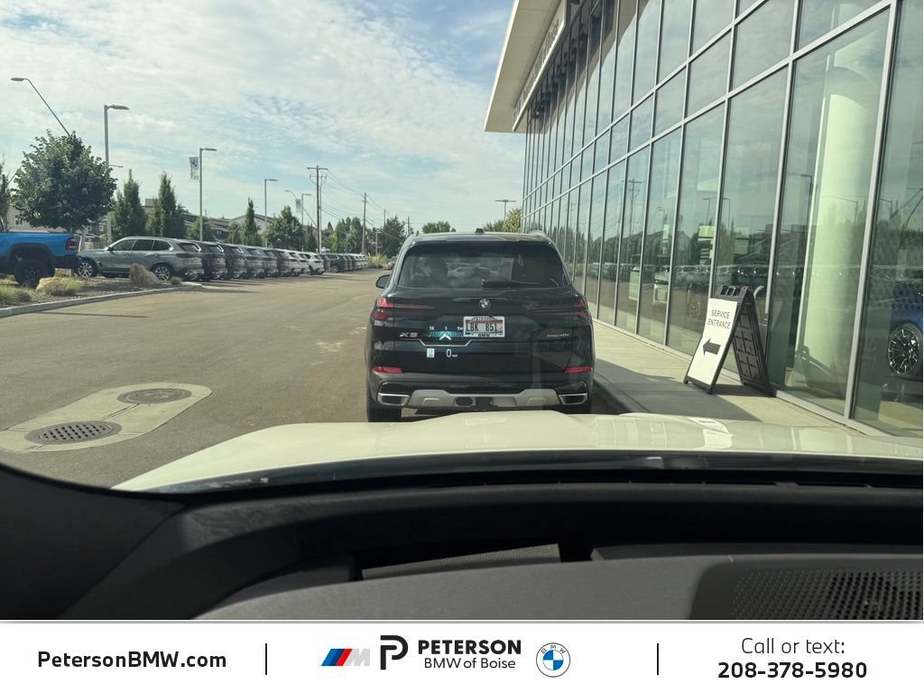 Used 2024 BMW iX xDrive50 w/ Convenience Package AWD/4WD image 30