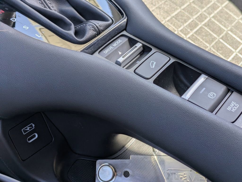 Used 2024 Honda HR-V LX image 24