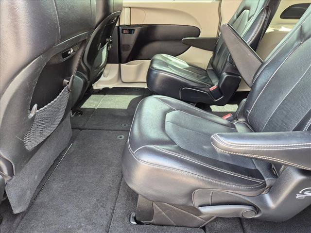 Used 2022 Chrysler Pacifica Touring-L FWD image 17