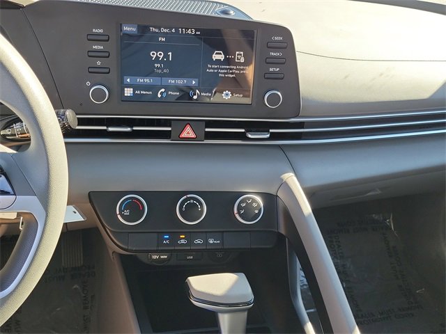 Used 2025 Hyundai Elantra SE image 12