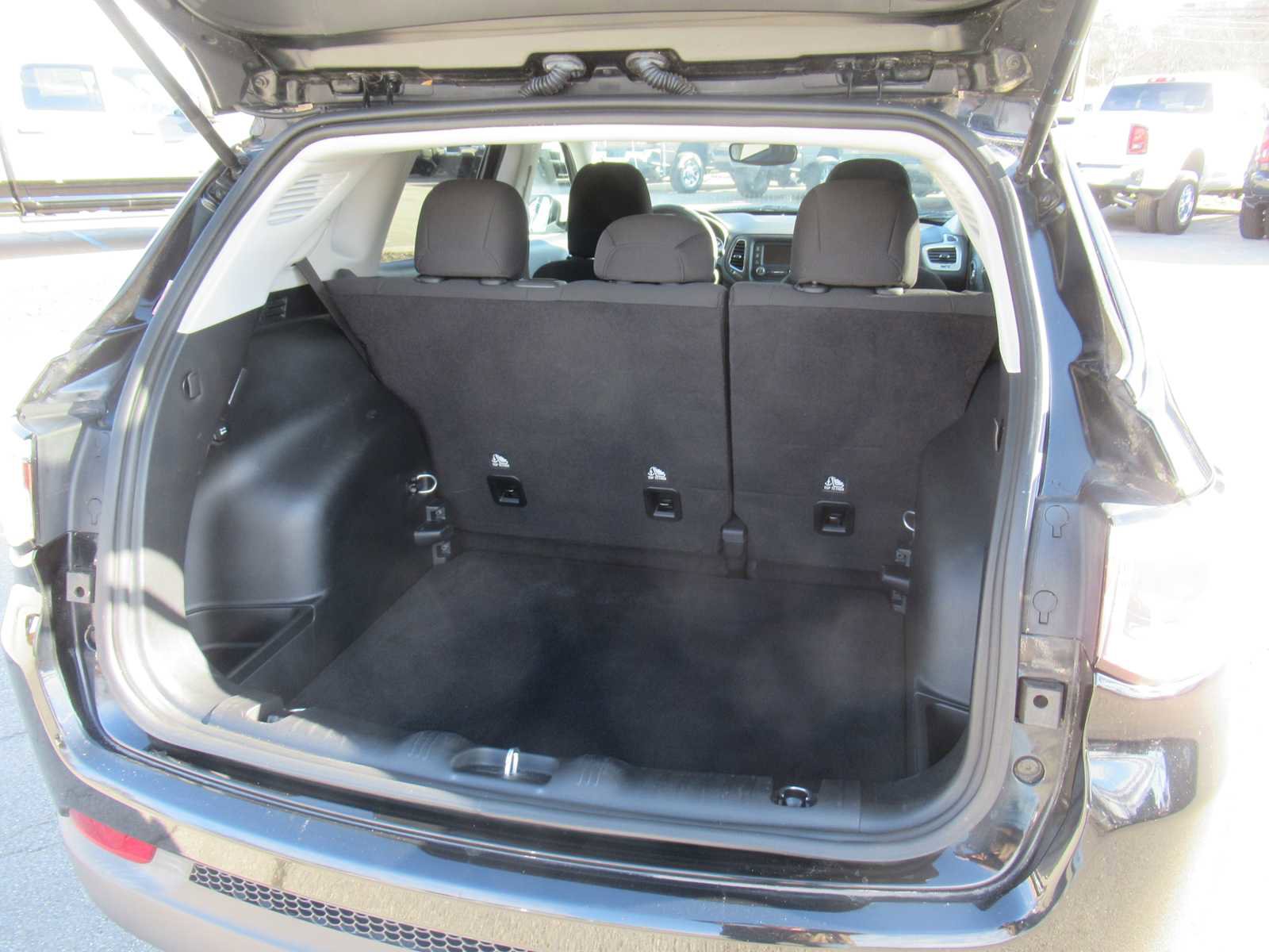 Used 2018 Jeep Compass Sport image 5